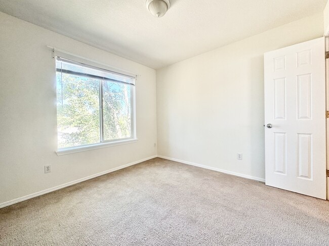 Building Photo - 12405 SW Cady Ln