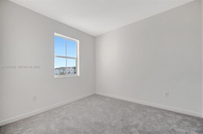 Building Photo - 2574 SE 25th Ct