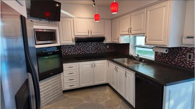 Building Photo - 600 NW 38th Ct