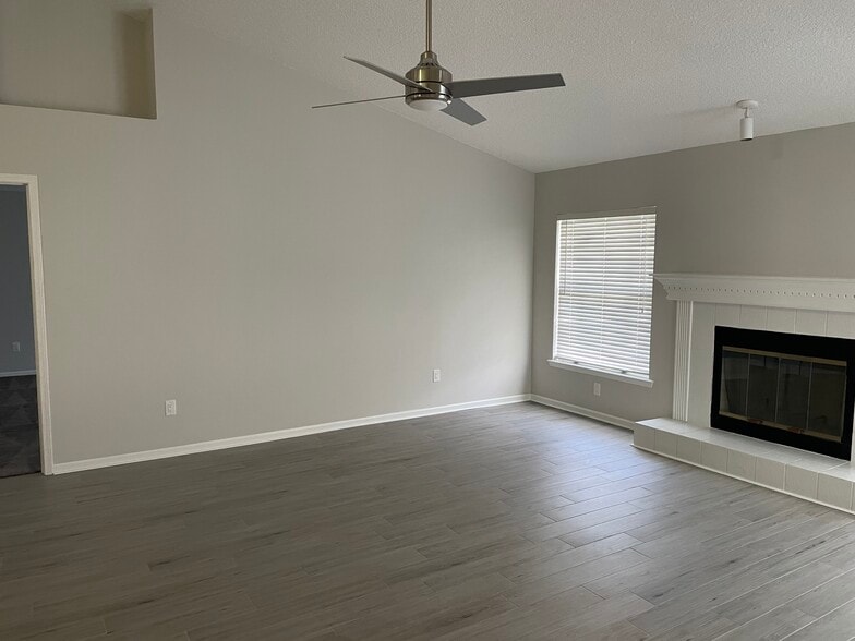 Building Photo - 65 Waterbridge Pl