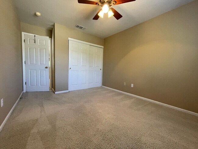 Building Photo - Kitchen Island, Covered Patio w/ Outdoor B...