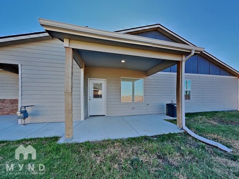 Building Photo - 5812 E Bristol Cir