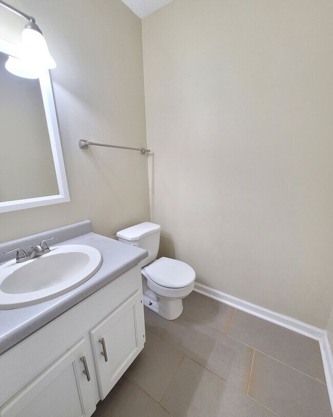 Building Photo - 6506 Colonial Dr