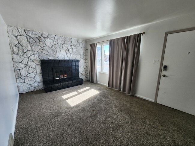 Building Photo - Darling remodeled 2 bdrm house w/ fenced y...