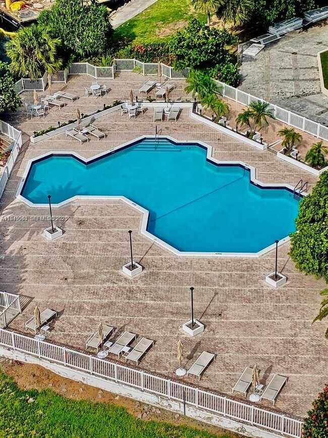 Building Photo - 11111 Biscayne Blvd