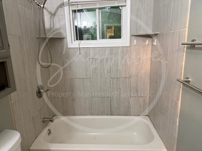 Building Photo - 2815 S Collin Ave