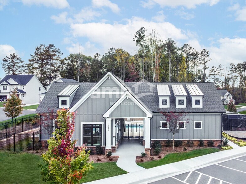 Building Photo - 5165 Smithbriar Dr