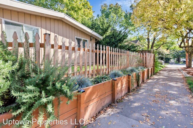 Building Photo - 3 br, 1 bath House - 1520 SE 44th Ave
