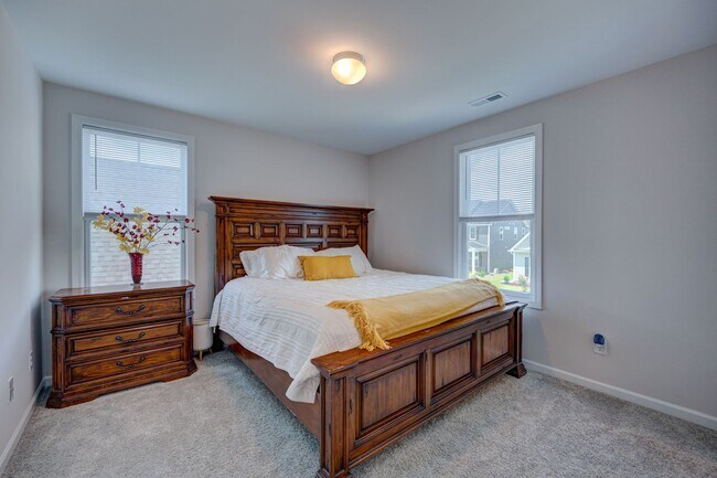 Building Photo - Luxurious 3 bedrooms 2.5 bath home in Nort...