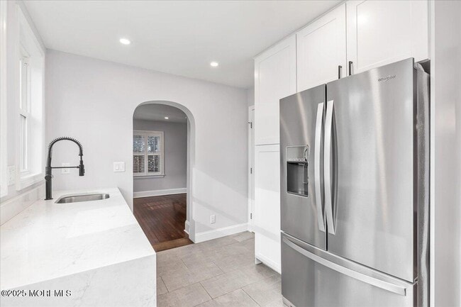 Building Photo - 14 Prospect Ave N