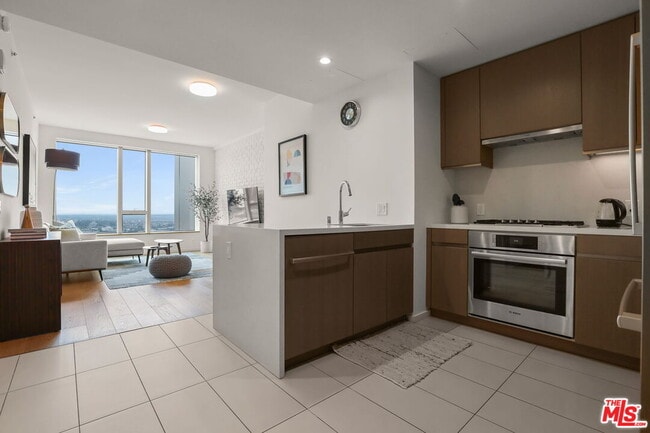 Building Photo - 889 Francisco St