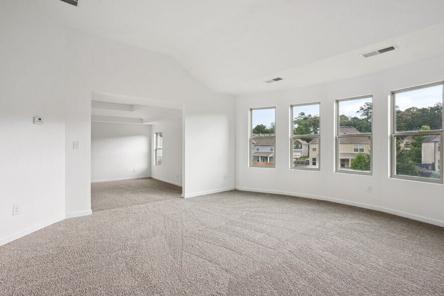 Building Photo - 90 Oakwood Dr