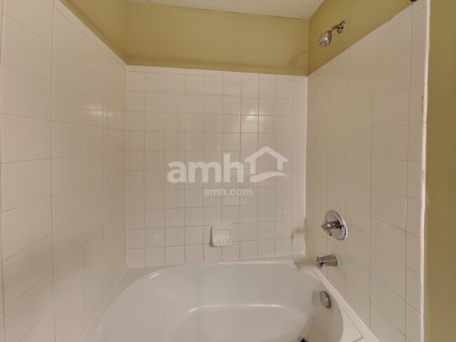 Building Photo - 211 Cherrytree Ln