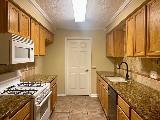 Building Photo - Beautiful 3 Bedroom Home with Covered Patio in Ridge Creek
