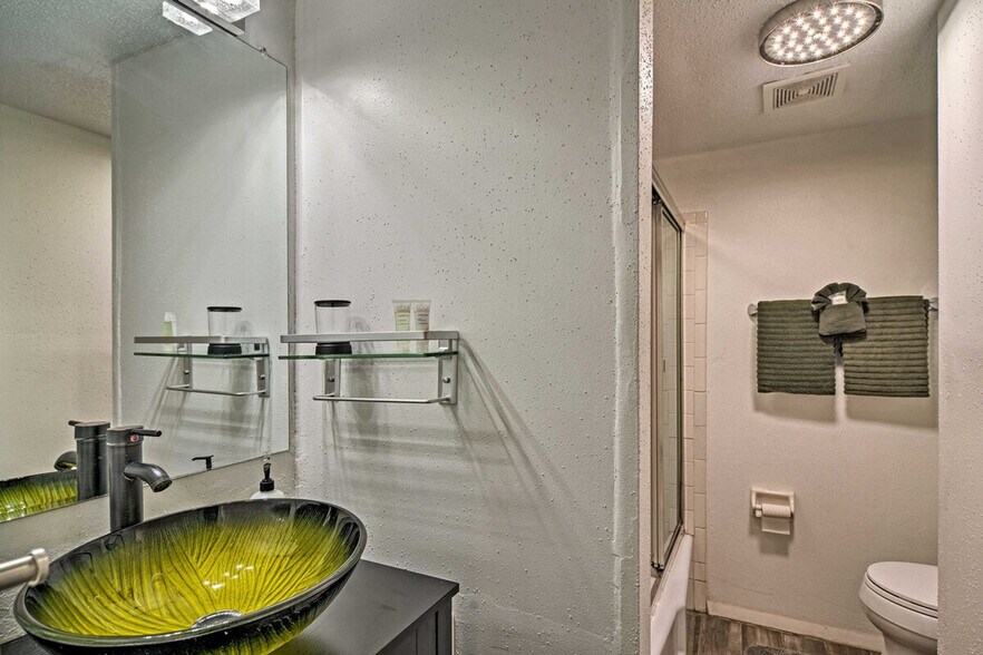 Building Photo - 8931 Blind Pass Rd