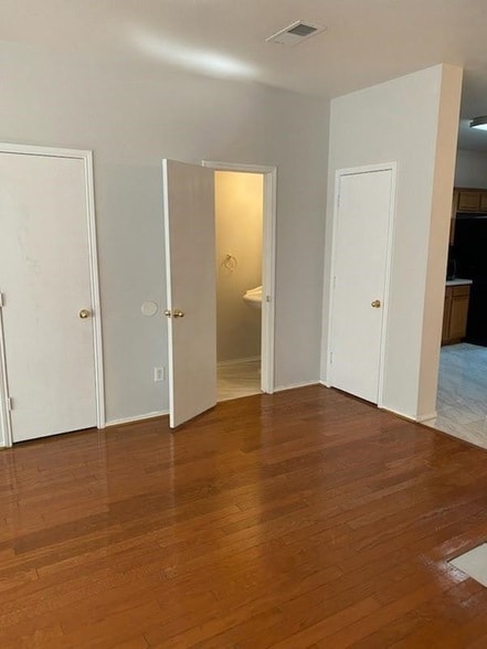 Building Photo - 3805 Brandon Park Dr