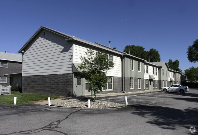 Primary Photo - Parkside Apartments
