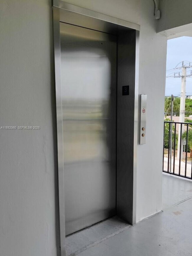 Building Photo - 4117 Bougainvilla Dr