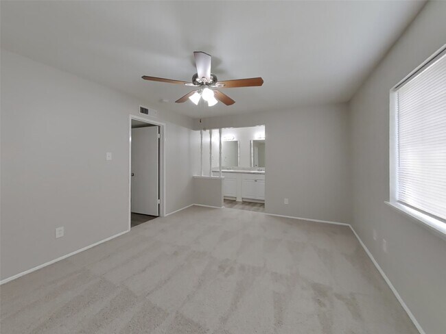 Building Photo - 2806 Quail Run Dr