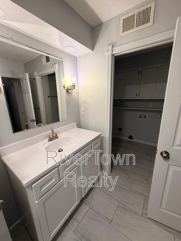 Building Photo - 2974 Crowell St