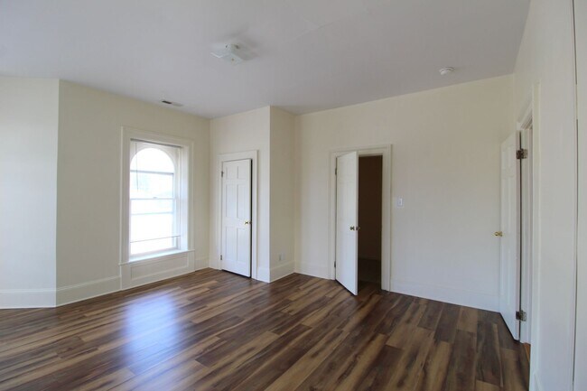 Building Photo - Downtown home for rent