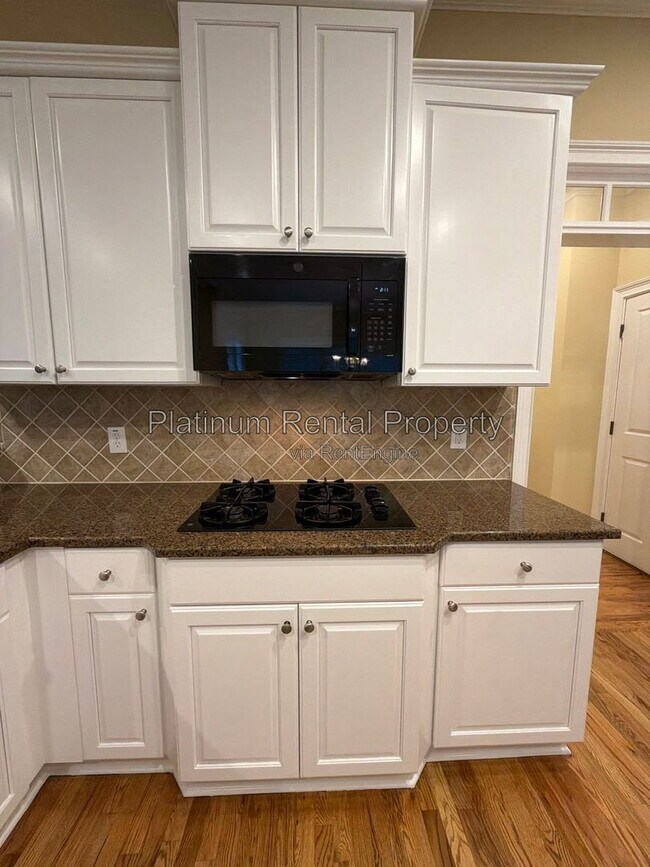 Building Photo - 8015 Wakehurst Pl