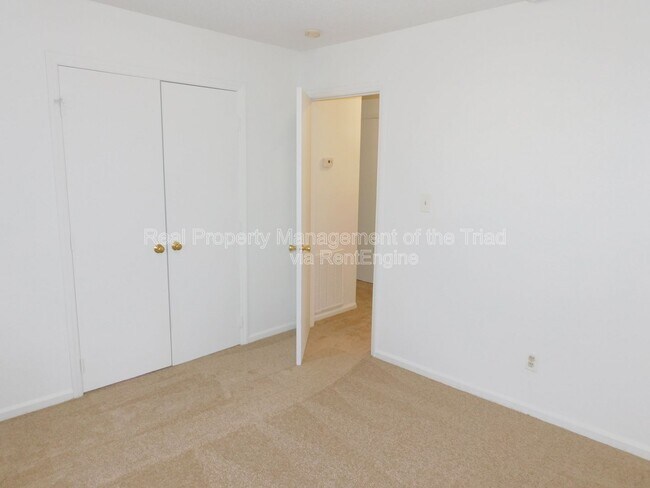 Building Photo - 2574 Green Oaks Ct SE