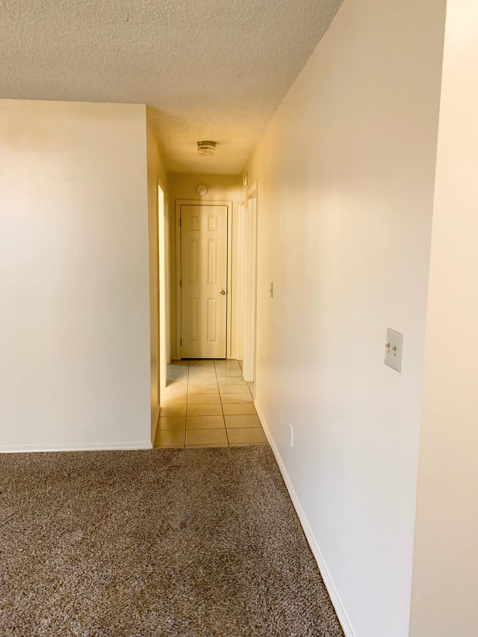 Building Photo - 503 E 5th Plz