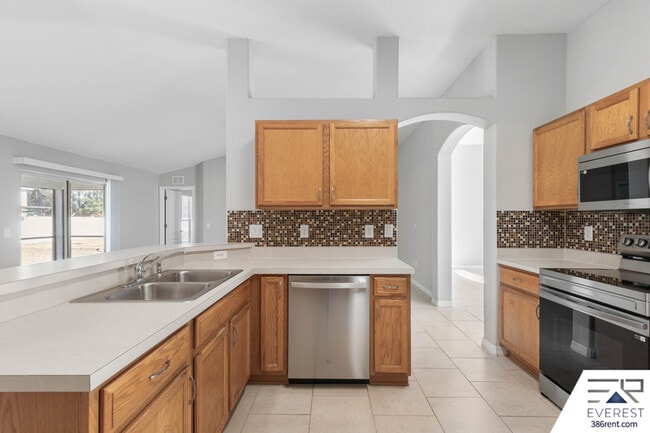 Building Photo - 7 Undermount Path E