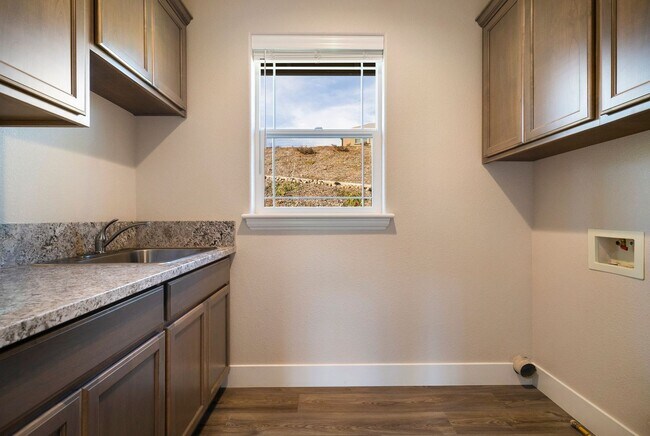 Building Photo - Discover your dream rental just minutes off the Skyway in beautiful Paradise