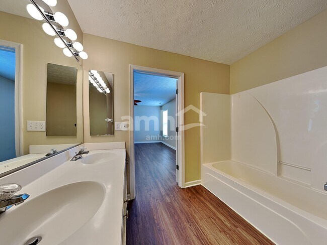 Building Photo - 5954 Courtney Pl