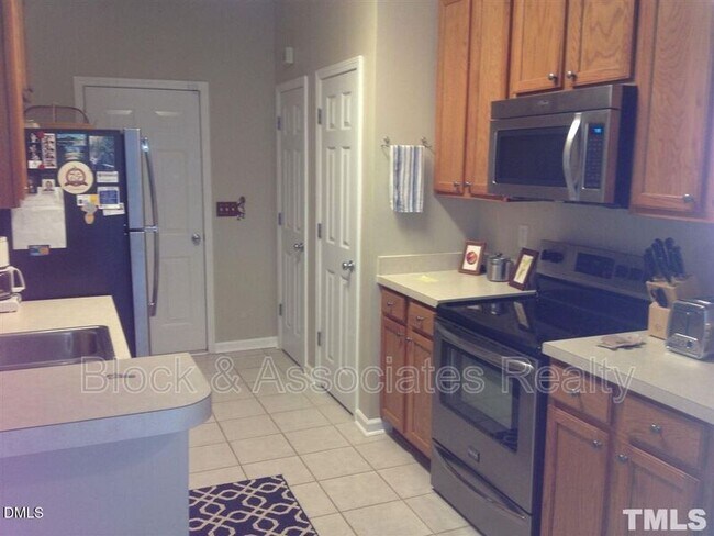 Building Photo - 1414 Crimson Creek Dr