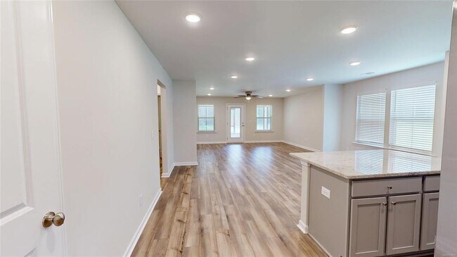 Building Photo - 172 Laila Wy