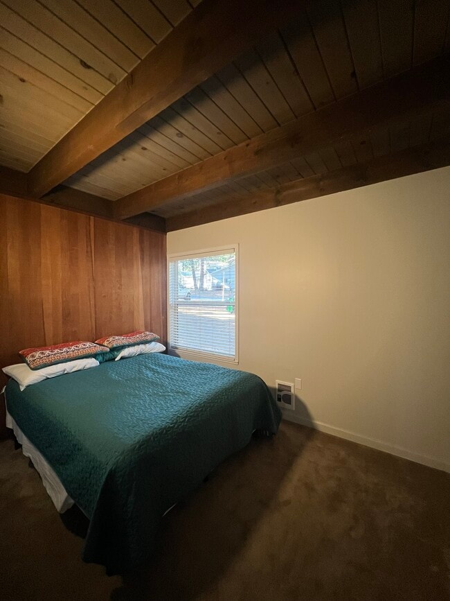 Building Photo - 860 Gardner St