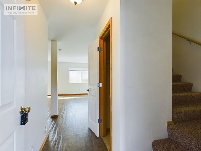 Building Photo - 3 Bedroom, 2.5 Bath Condo in Belgrade, MT!