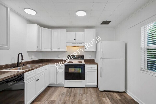 Building Photo - 424 Hedgewood Dr