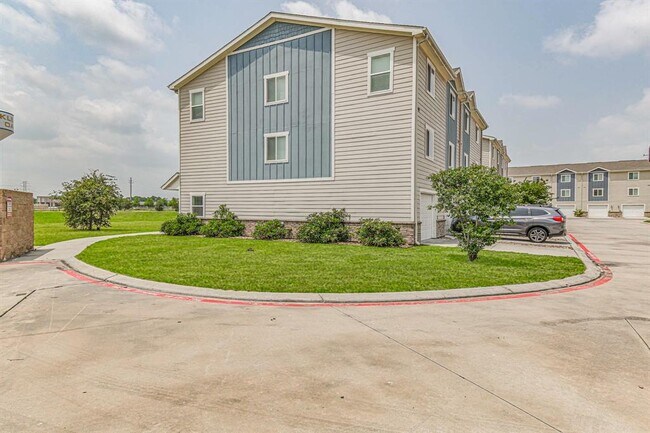Building Photo - 21155 Gosling Rd