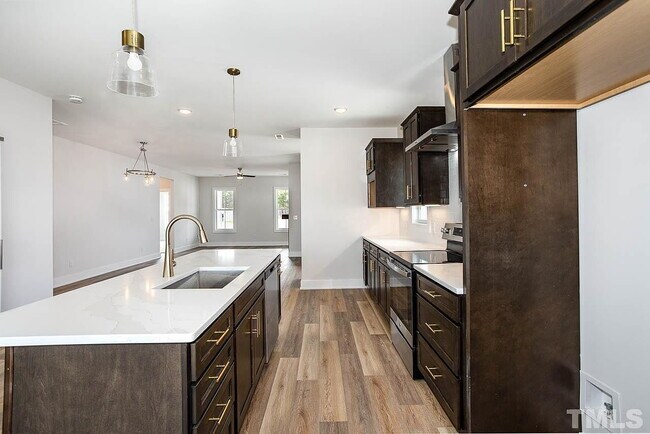 Building Photo - Single Family Home