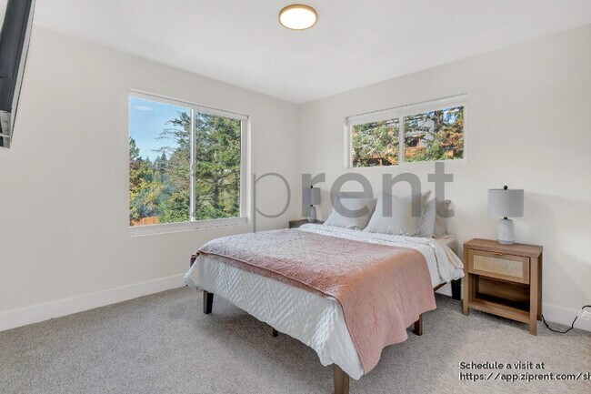 Building Photo - 15387 SE Hawthorne Mdws St