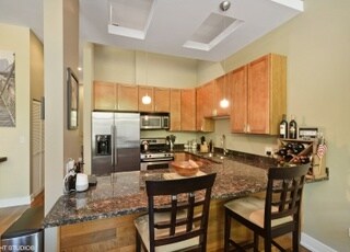 Building Photo - 902 N Elston Ave