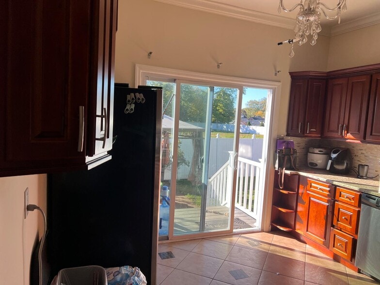 Building Photo - 1444 Esterbrook Ave