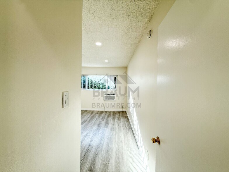 Building Photo - 5433 Sepulveda Blvd