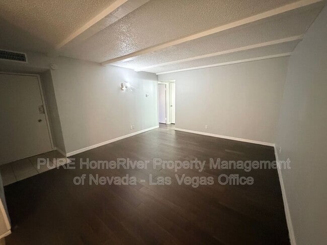 Building Photo - 1405 E Vegas Valley Dr