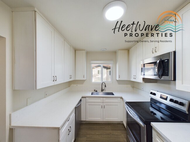 Building Photo - XL Studio - Newly renovated with large wal...
