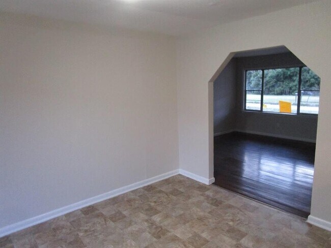 Building Photo - 616 Garrett St