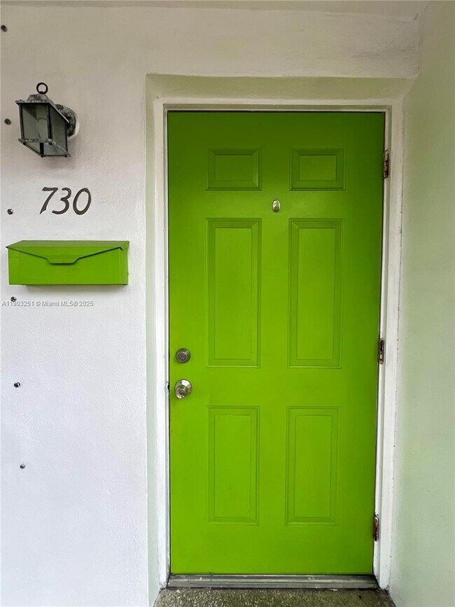 Building Photo - 730 NW 1st Ct