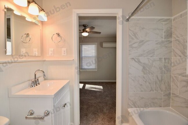 Building Photo - 2 Bedroom House For Lease in South Augusta
