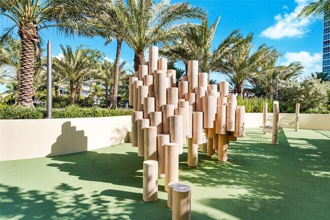 Building Photo - 300 South Pointe Dr