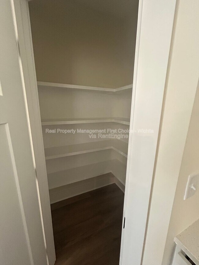 Building Photo - 17010 Kashmir St