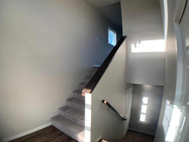 Building Photo - 4 bed 3 bath Single Family Home